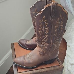 Ariat Heritage Brown Round Toe Western Boots Embroidered Design Womens 7 New